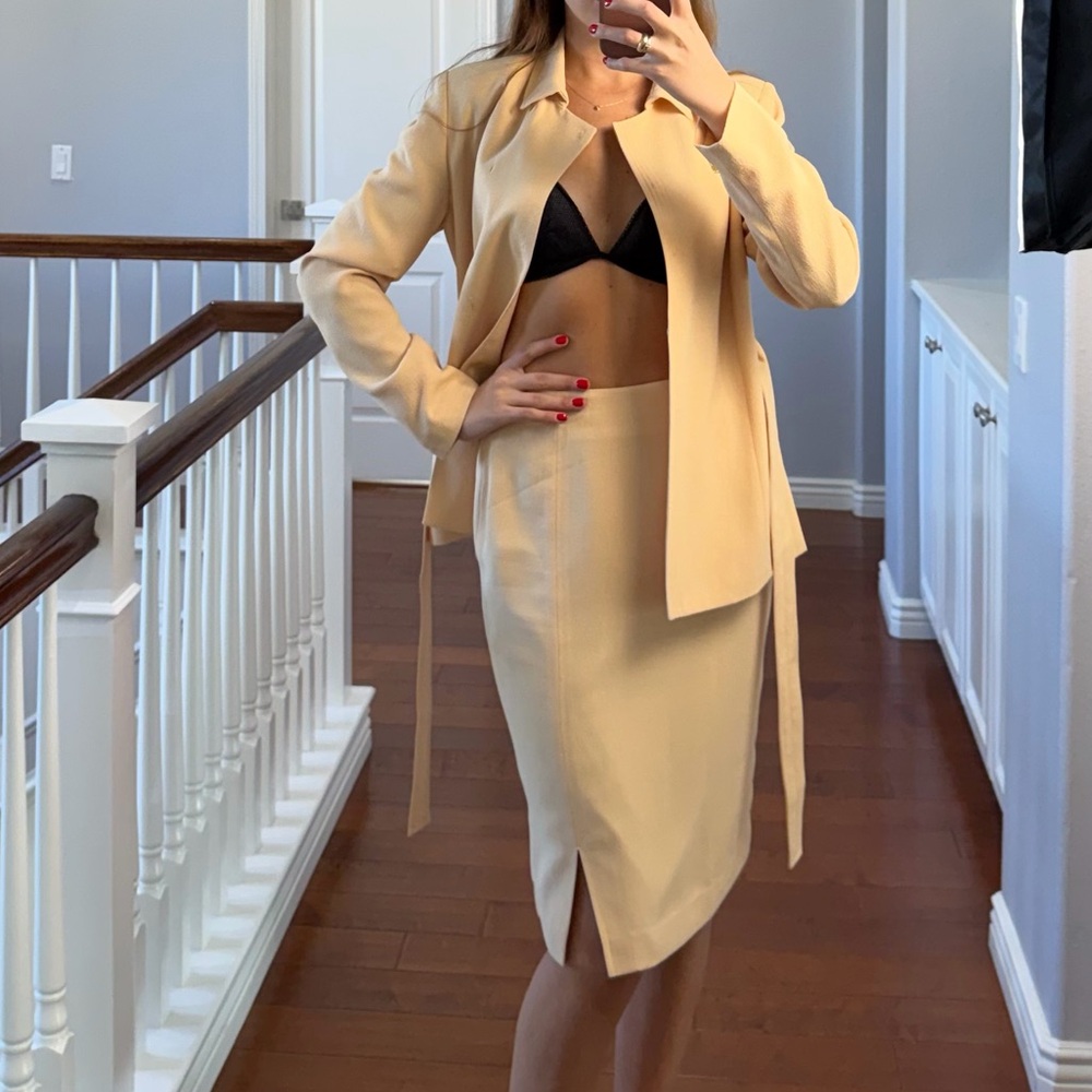 Bill Blass Cream Belted Blazer with Skirt - Picture 4 of 11